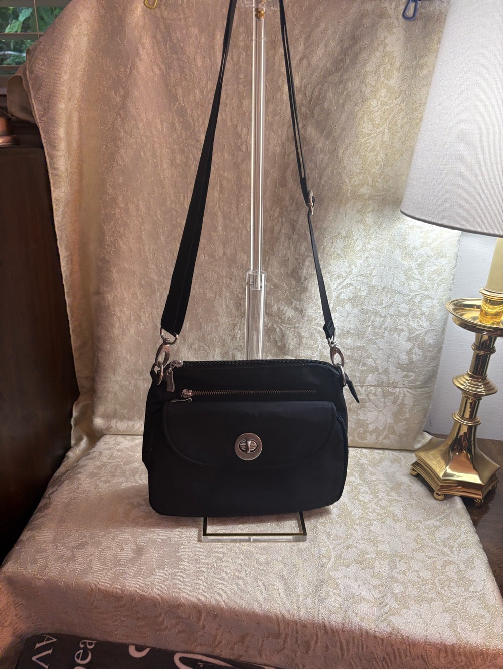 Baggallini international Collection Calais  Crossbody Bag with Turn-Lock Pocket